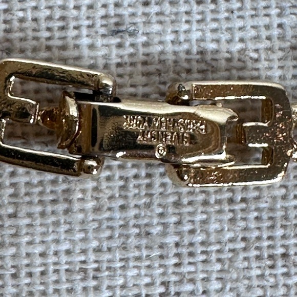 Elegant Givenchy Gold Link Bracelet - Picture 3 of 6